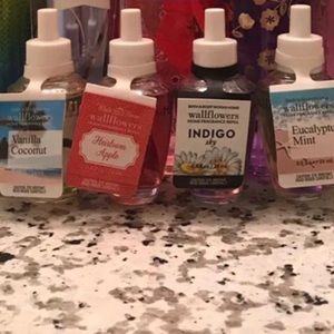 4 bath and body works wallflowers